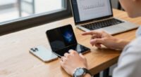 Apple’s Siri AI Gets Memory; The $1,999 iPhone Duo Has A Hinge Problem